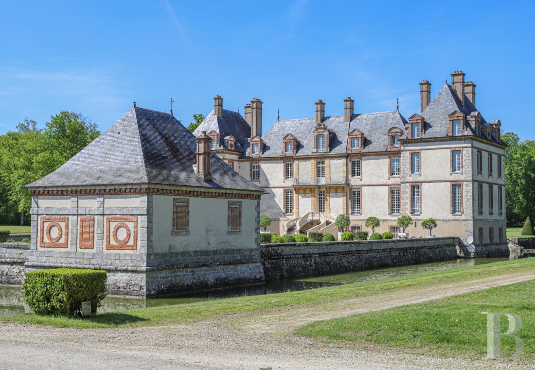 En Seine-et-Marne, entre Fontainebleau et Nemours, un château de famille du 17e siècle - photo  n°39